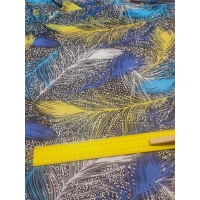 Delikatna tkanina szyfon - wzór w niebieskie i żółte pióra